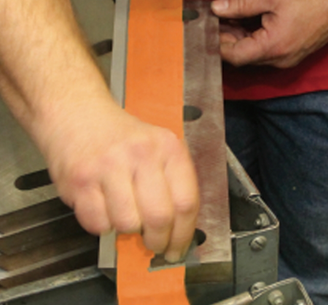 航發(fā)葉片噴涂遮蔽難題?單層CYB0511膠帶耐600℃/7次高溫,精準防護無殘膠